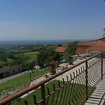 Villa Belvedere Langhe Bed and Breakfast
