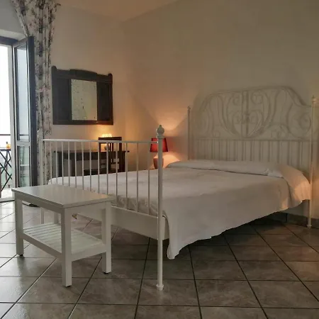 Villa Belvedere Langhe 3*