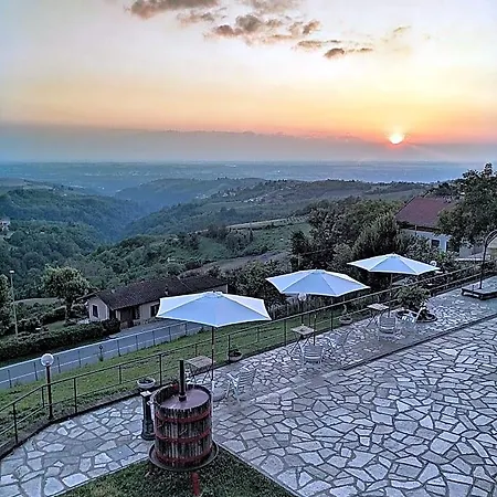 Villa Belvedere Langhe Bed & Breakfast 3*